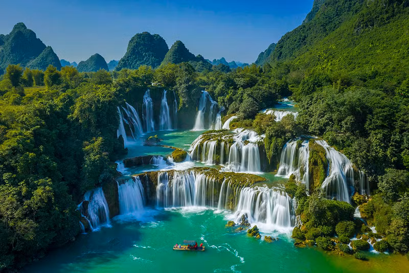 板约瀑布美景。