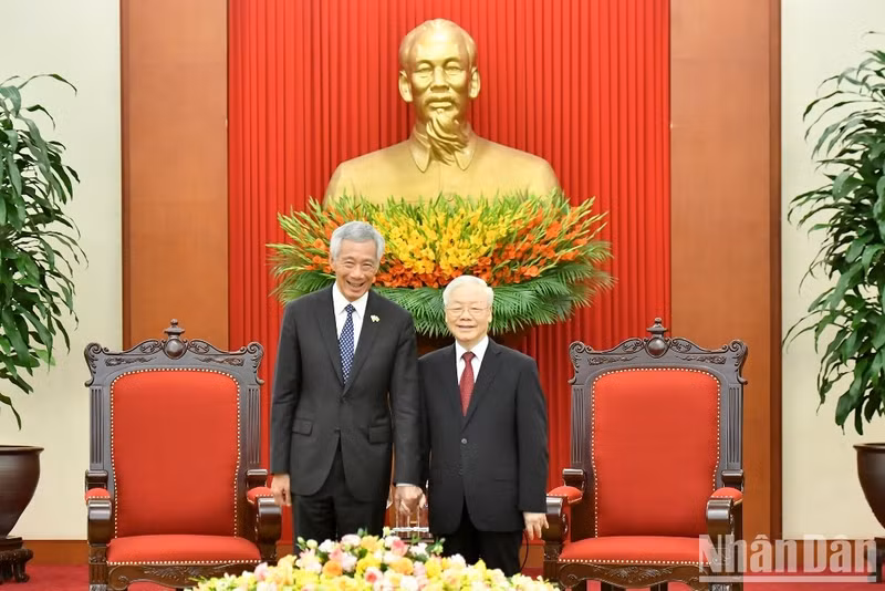 越共中央总书记阮富仲和新加坡总理李显龙。