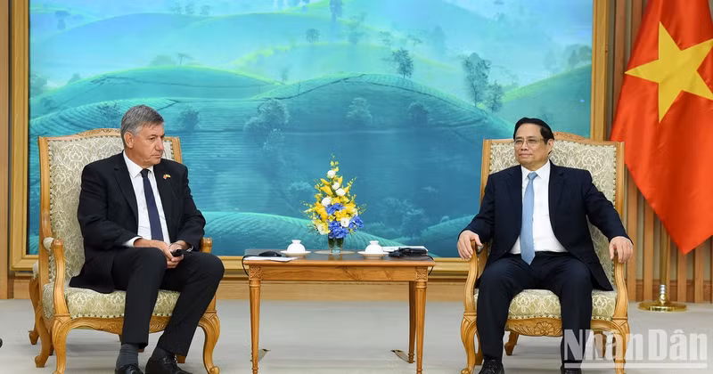 越南政府总理范明正会见比利时王国法兰德斯大区首席大臣让·让邦。