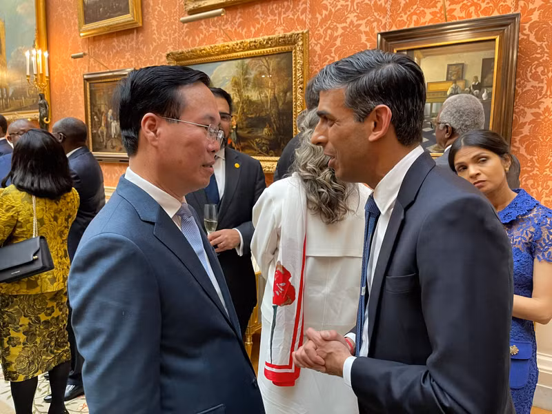 越南国家主席武文赏与英国首相里希·苏纳克。(图片来源:越通社) 越南国家主席武文赏与英国首相里希·苏纳克。(图片来源:越通社)