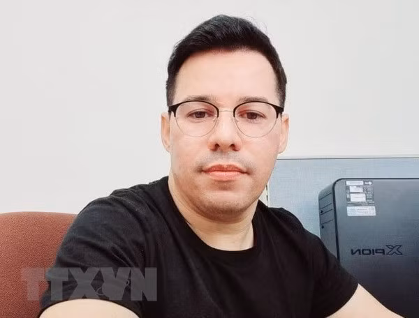 古巴—越南友好协会副主席、古巴国际关系计划主任鲁维斯莱·冈萨雷斯·萨伊斯。