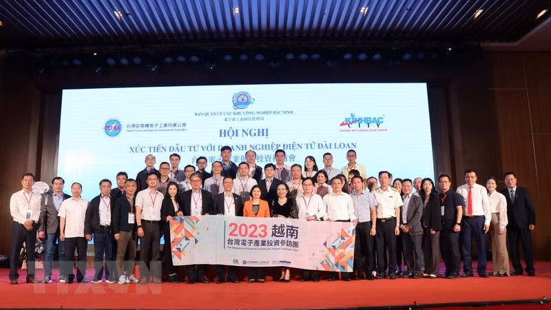 参会代表合影。（图片来源：越通社）