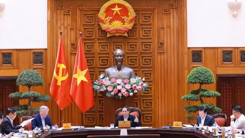 范明正总理主持会议。（陈海 摄）