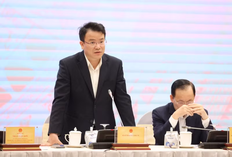 越南计划与投资部副部长陈国方在2月5日下午举行的政府例行记者会上发言。（图片来源：VGP）