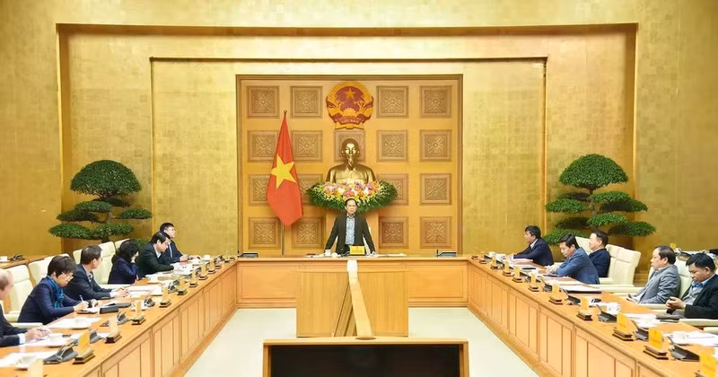 裴青山副总理主持会议。（图片来源：越通社）