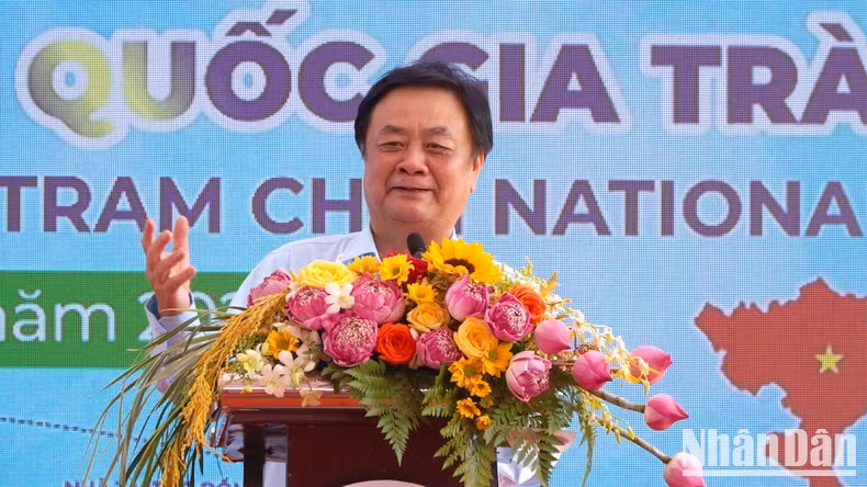 越南国会副主席黎明欢在仪式上发表讲话。