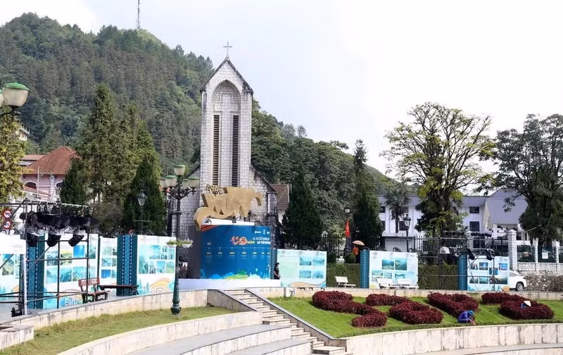老街省沙巴旅游地标之一——石教堂。