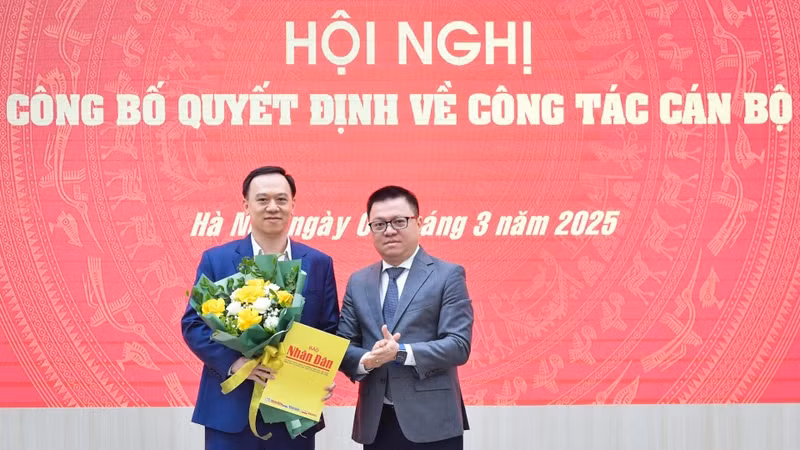 调动《人民报网》部副主任吴越英同志至媒体发展中心，并自2025年3月1日起担任该中心主任。 