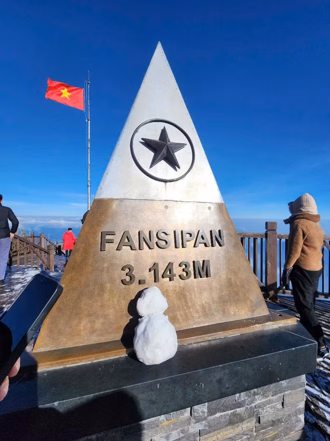 这几天来到番西邦的游客会有机会堆雪人。