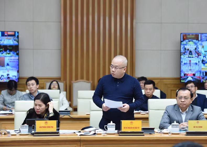 计划投资部副部长杜诚钟发表讲话。