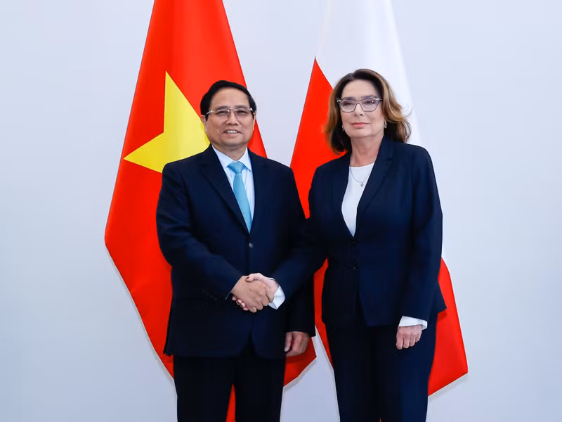 越南政府总理范明正和波兰参议院议长马尔戈扎塔。（图片来源：VGP）