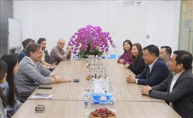 Deep C工业园区领导高度评价海防市的投资环境。（图片来源：越通社）