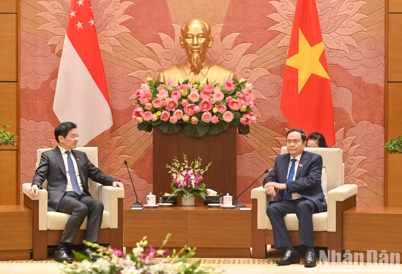 越南国会主席陈青敏会见新加坡总理黄循财。