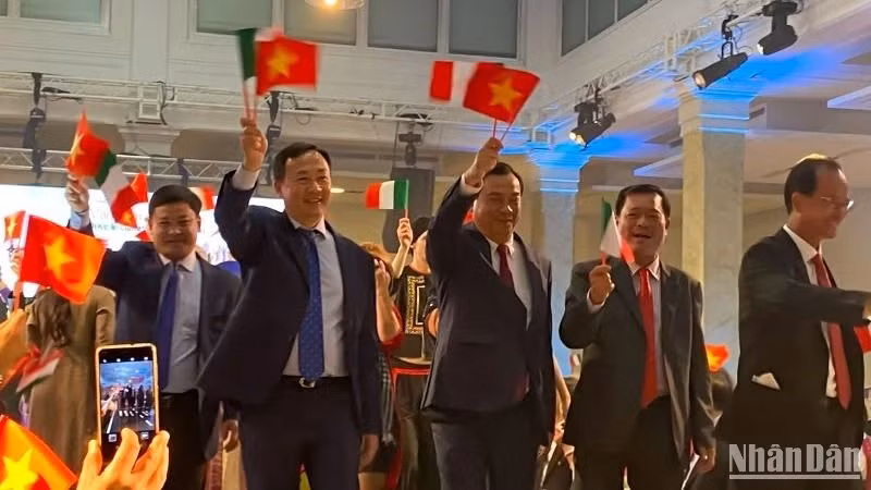 河内至米兰直达航线的开通将为大力推进越南与意大利经济旅游合作关系不断发展开创机会。
