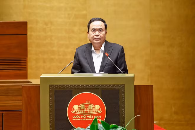 国会主席陈青敏发表讲话。