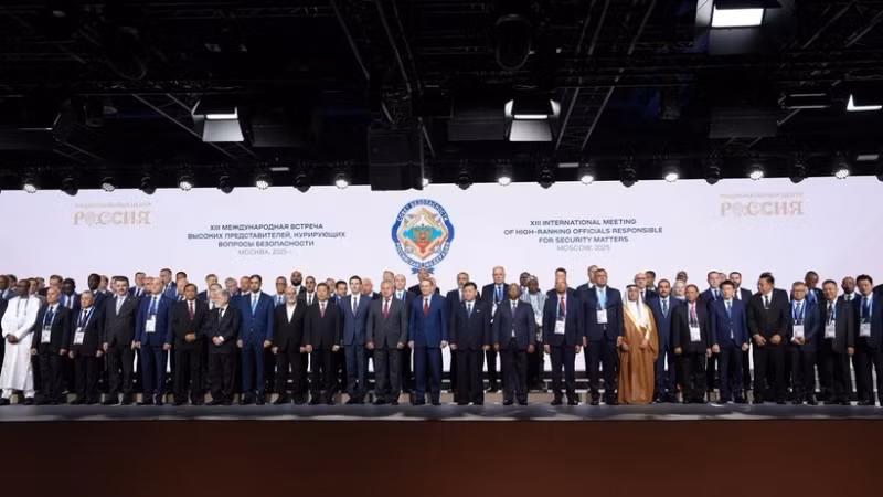 各国代表合影。（图片来源：越通社）
