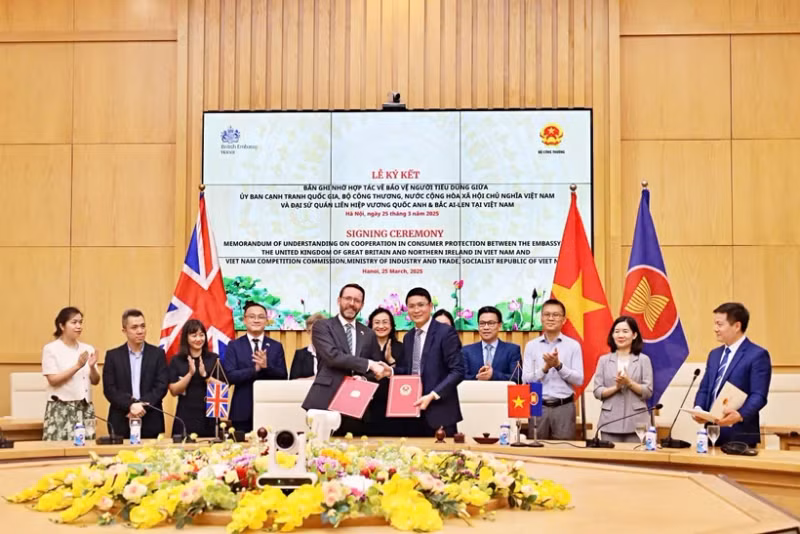 越南与英国签署消费者保护合作谅解备忘录。（图片来源：越南工贸部）