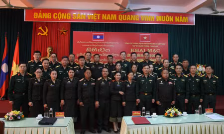 各位代表在开班仪式上合影。