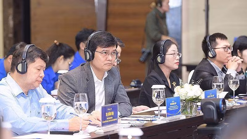 越南代表出席会议。 越南代表出席会议。