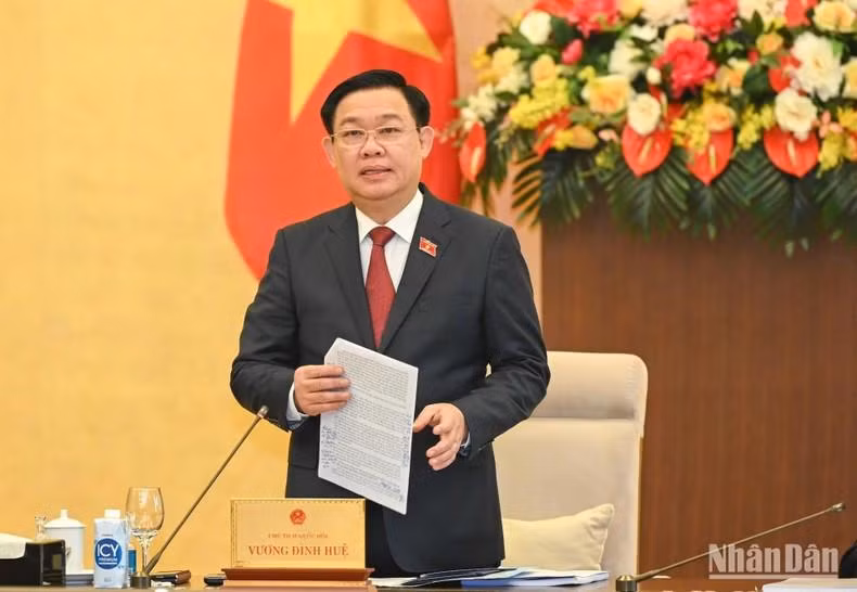 国会主席王廷惠在会上发言。