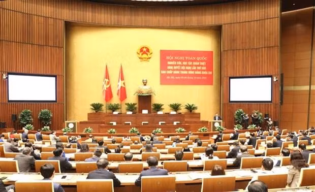 越共十三届六中全会决议研究和贯彻全国会议以线上线下相结合方式举行。（图片来源：越通社）