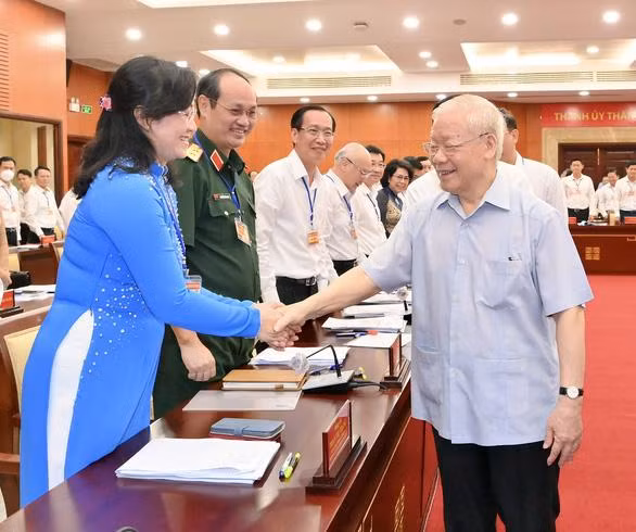 越共中央总书记阮富仲与各代表。