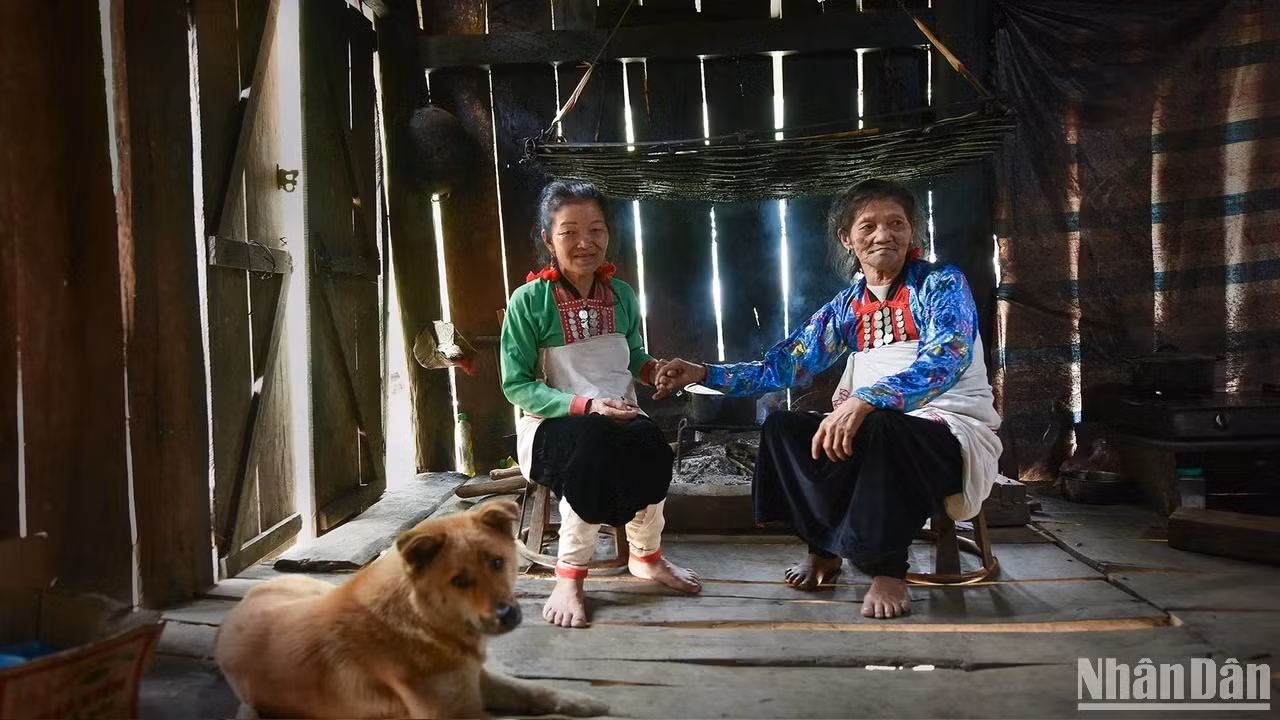 目前，只有少数年长的莽族人依然遵循传统习俗，在嘴巴周围进行纹身。