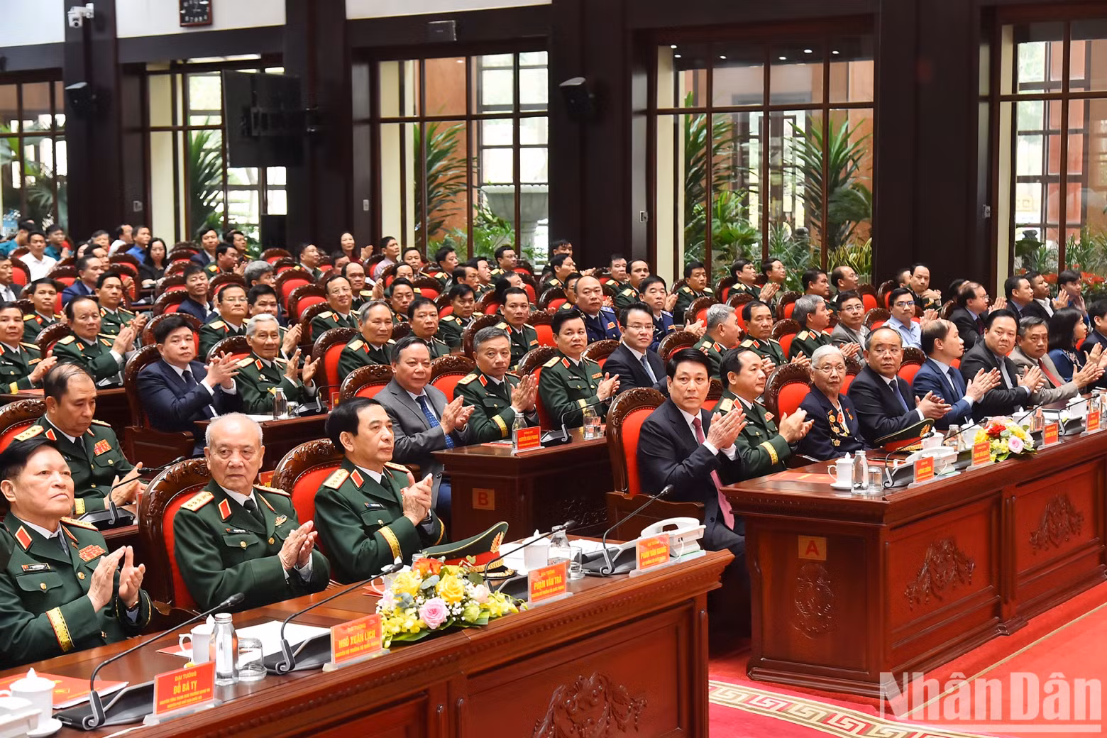 出席庆典的领导和代表们。