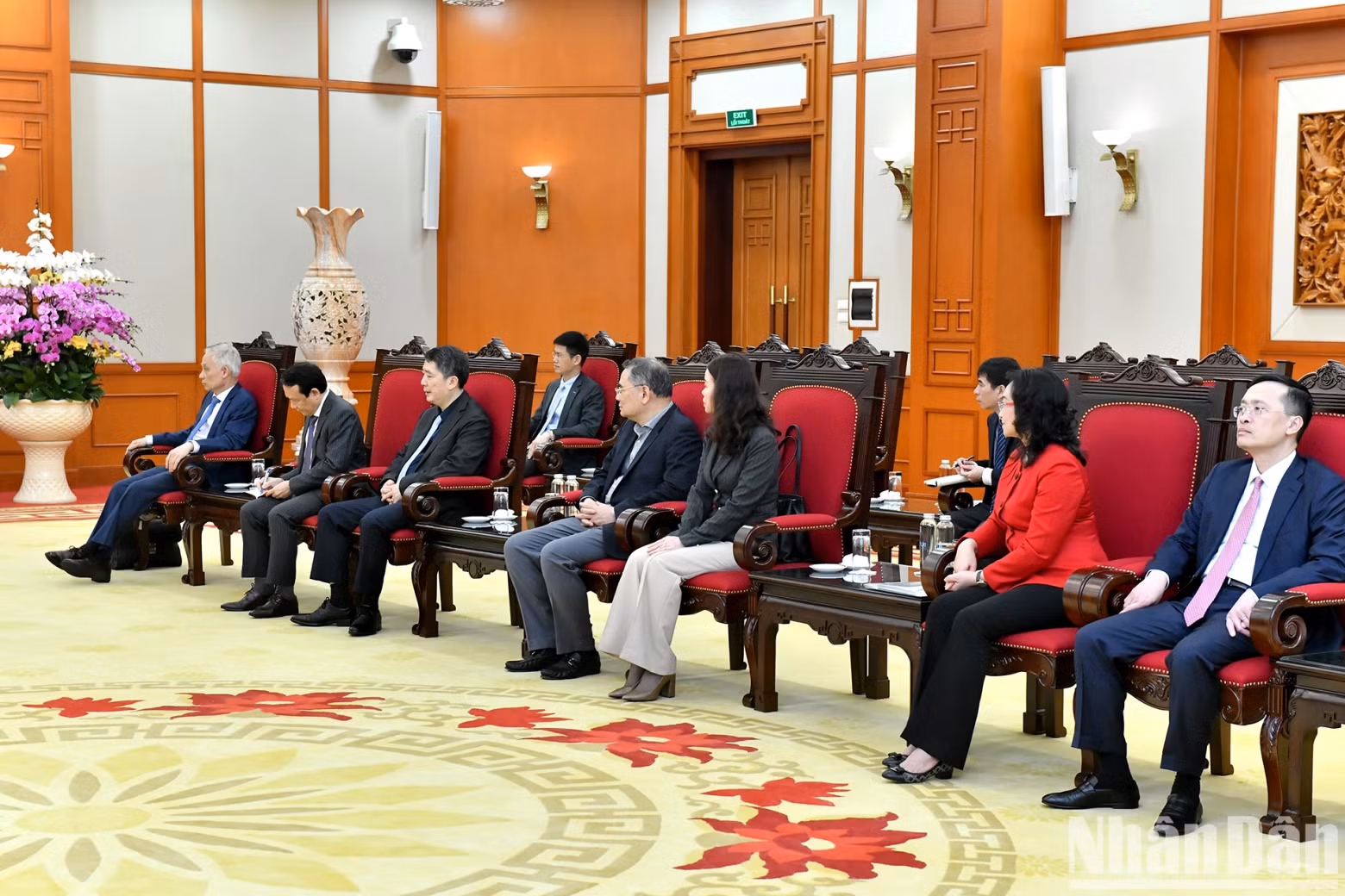 出席会见的越南代表团。