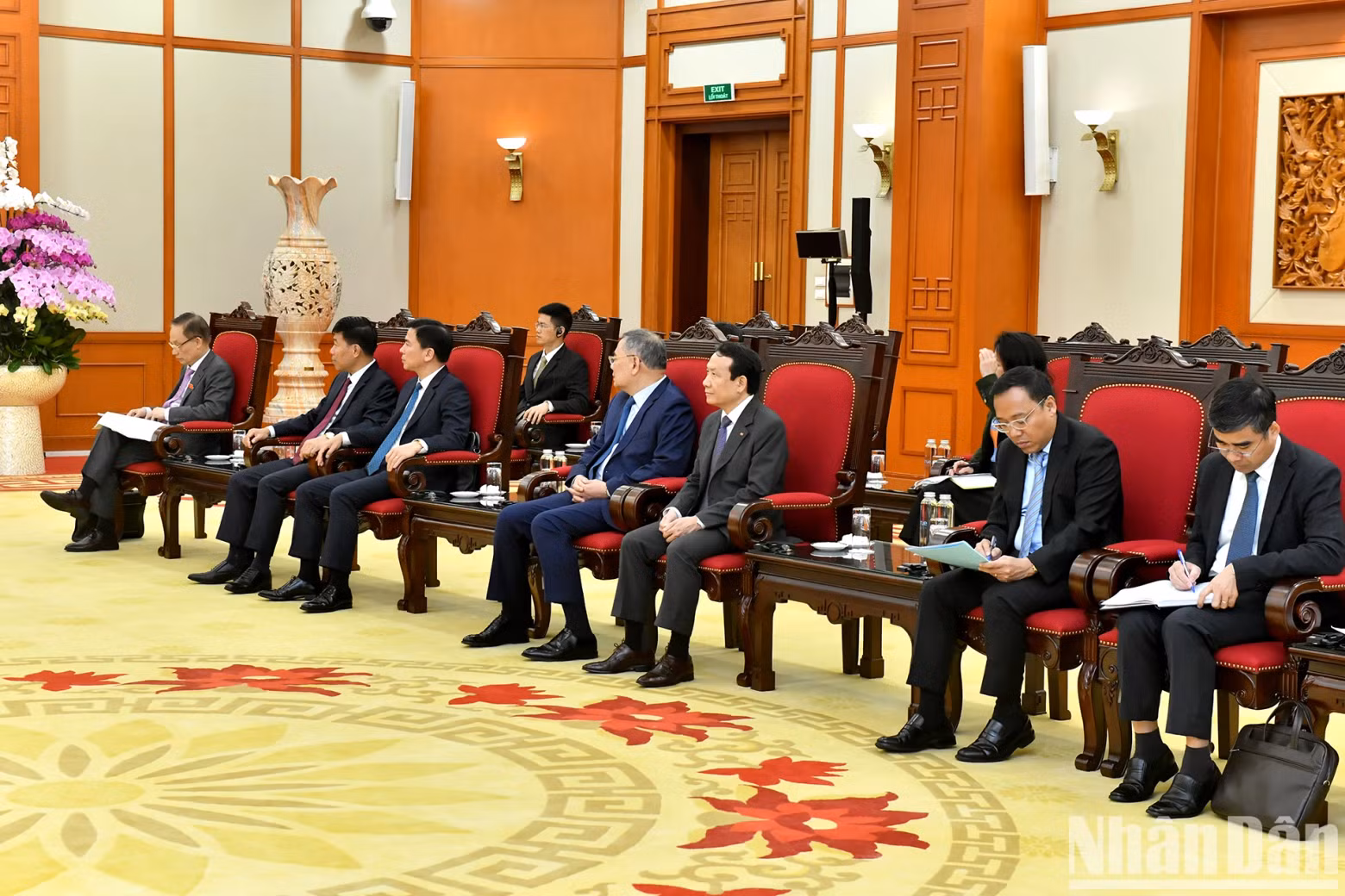 出席会见的越南代表。