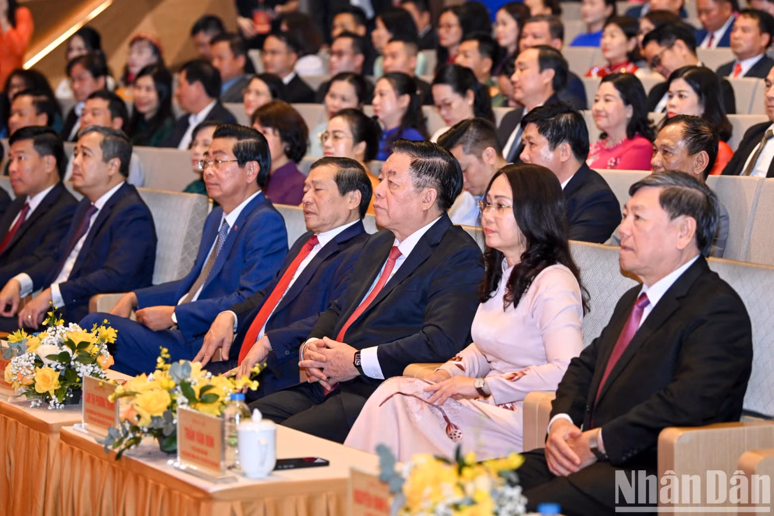 阮重义同志和各位代表出席颁奖仪式。