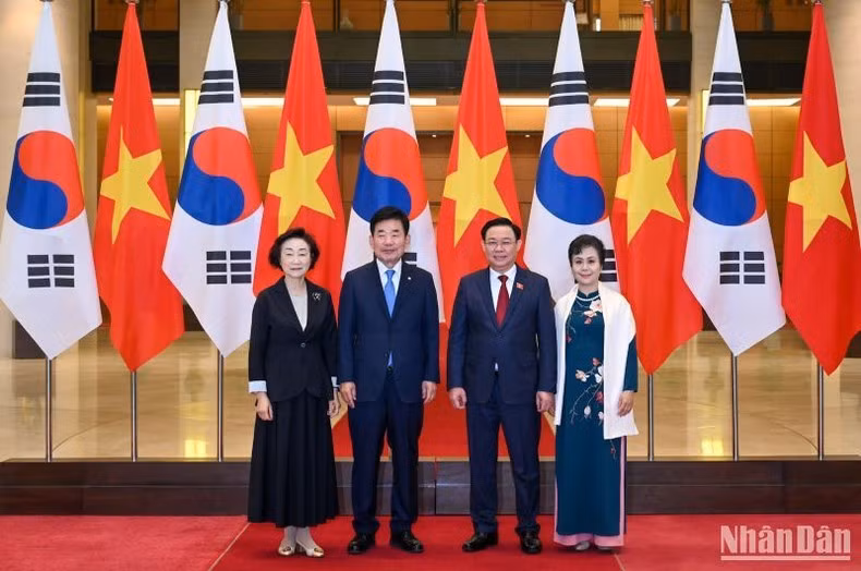 越南国会主席王廷惠举行仪式欢迎韩国国会议长金振杓并同其会谈【组图】 ảnh 3