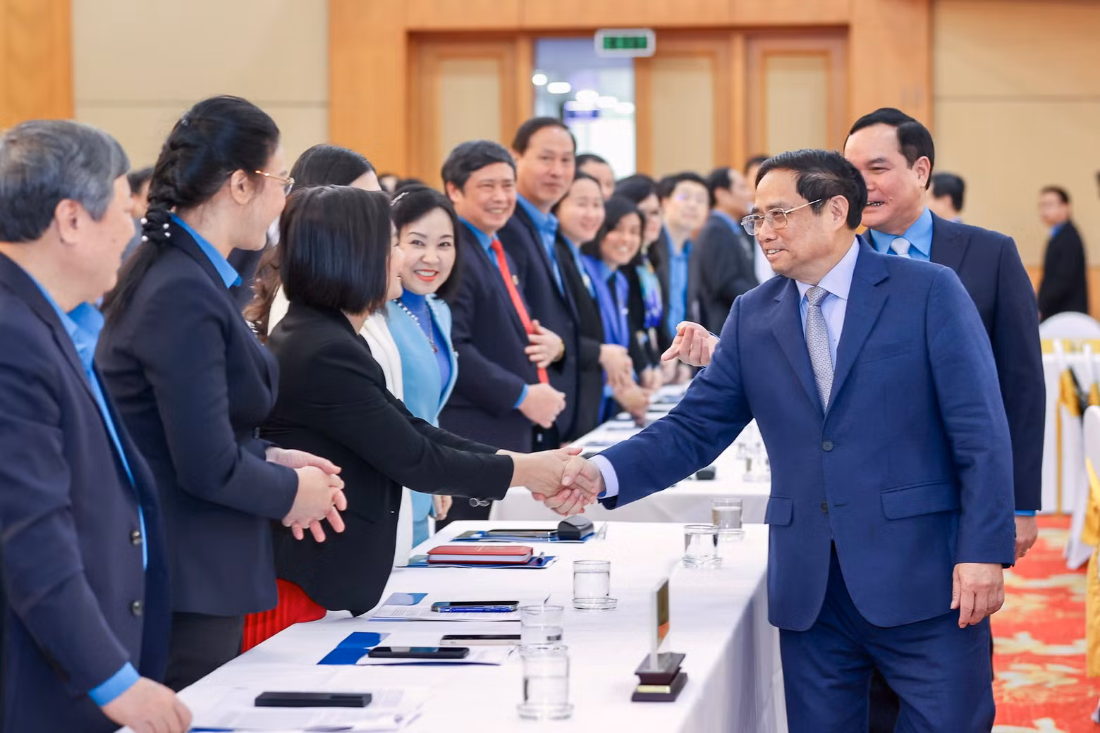 范明正总理出席会议。
