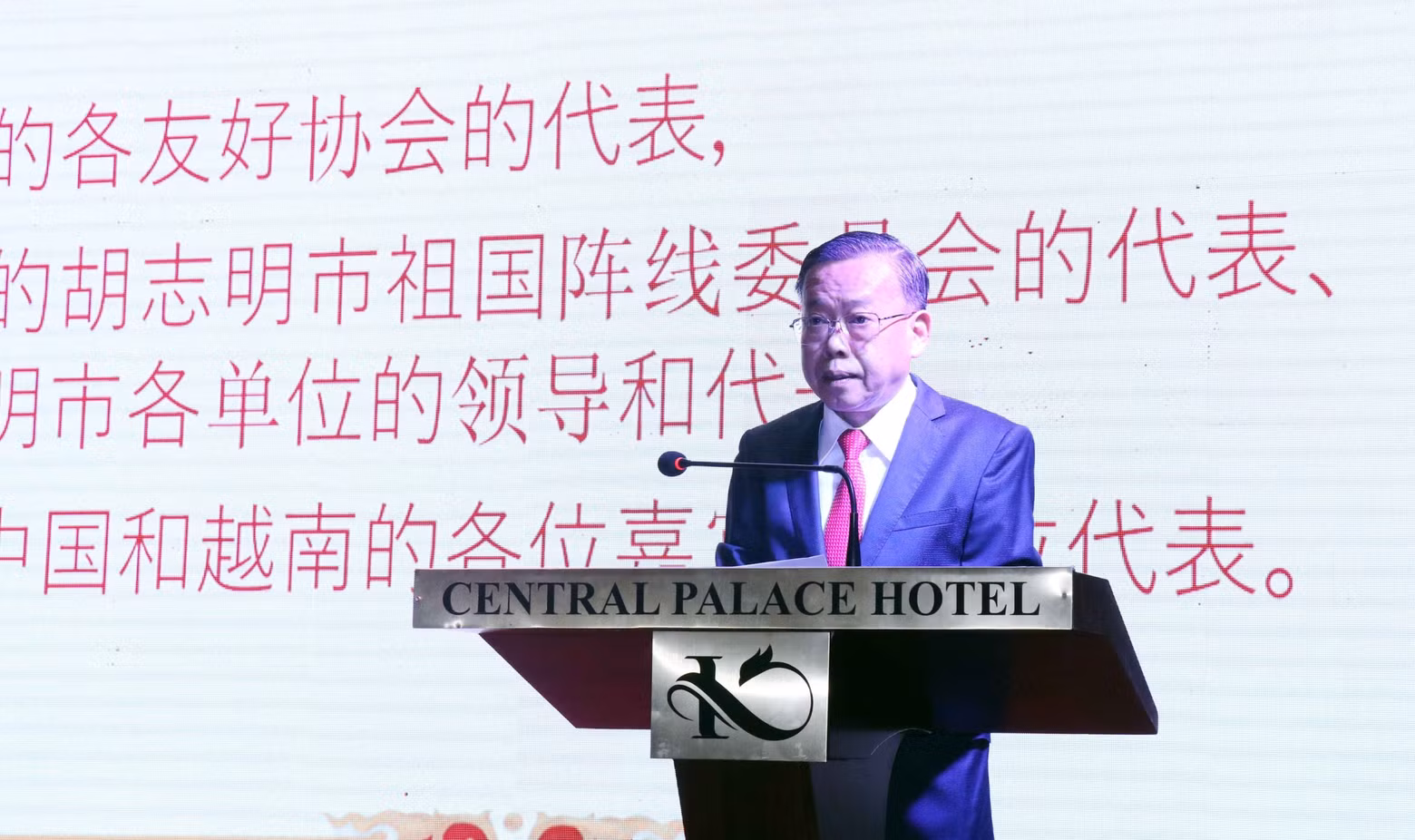 胡志明市越中友好协会主席阮友协在见面会上发表讲话。 胡志明市越中友好协会主席阮友协在见面会上发表讲话。