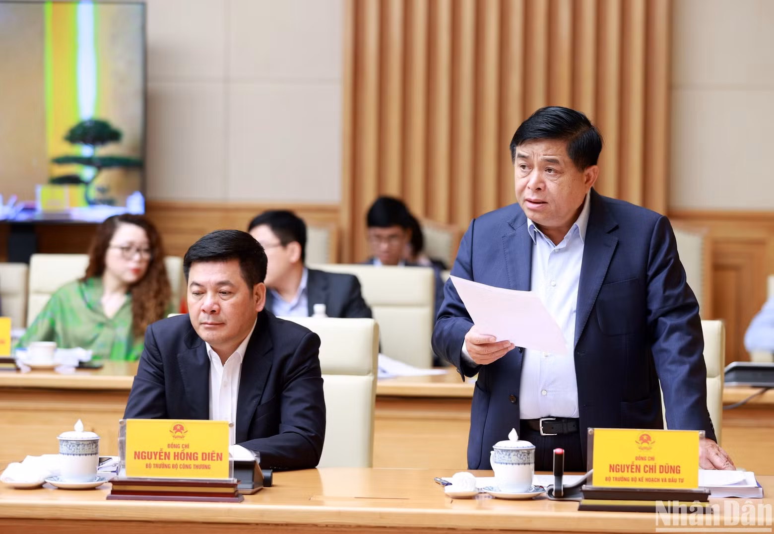 越南计划投资部部长阮志勇阮智勇在会上发表讲话。