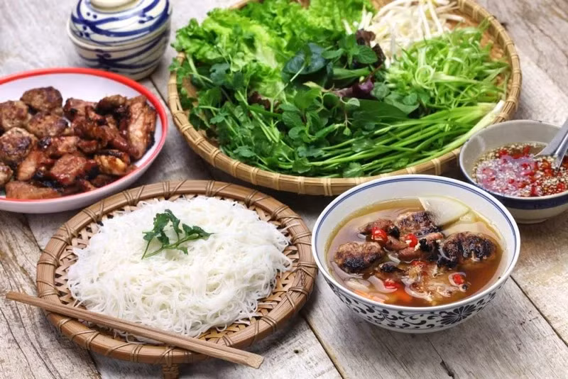 越南烤肉米线。