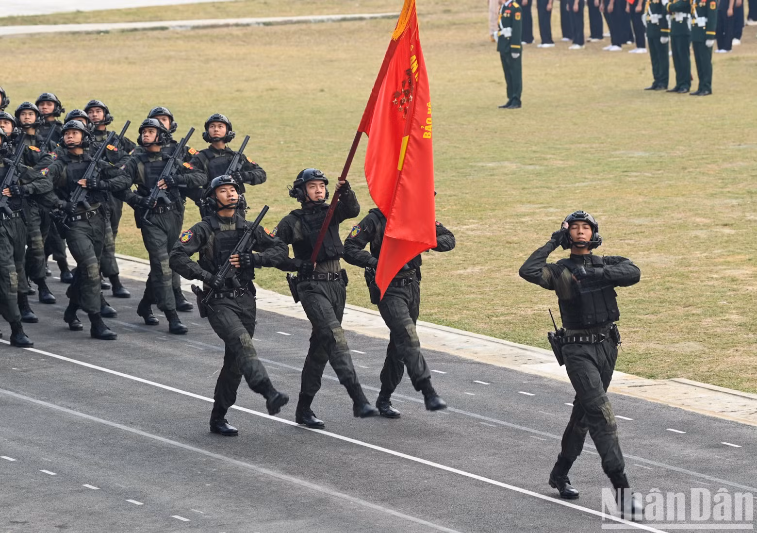 越南人民军各单位。