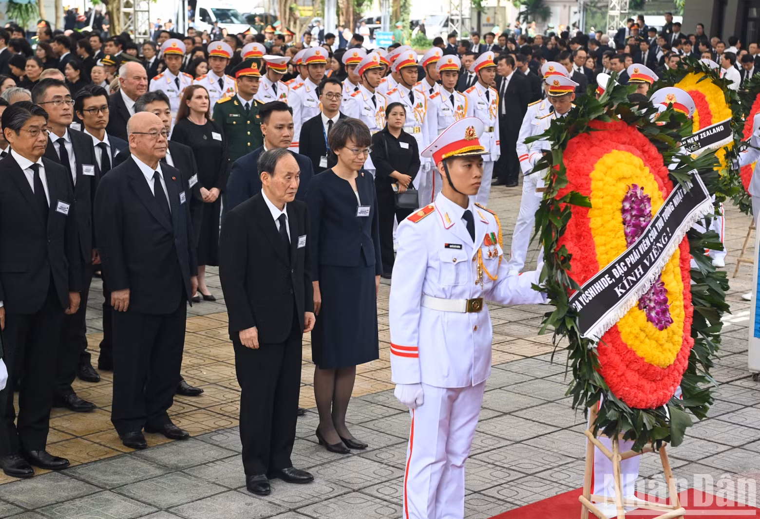 日本代表团吊唁越共中央总书记阮富仲逝世。