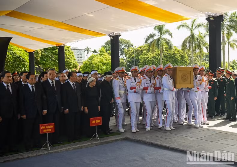 越共中央总书记阮富仲安葬仪式。 越共中央总书记阮富仲安葬仪式。