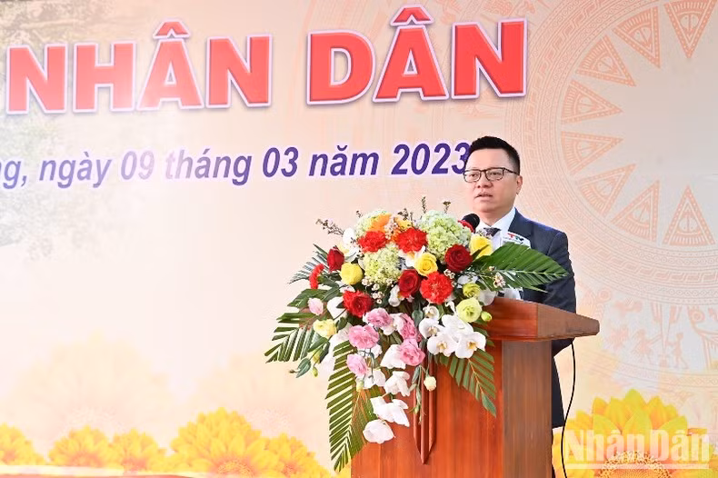 越共中央委员、越南《人民报》社总编辑、中央宣教部副部长、越南新闻工作者协会主席黎国明在仪式上发表讲话。