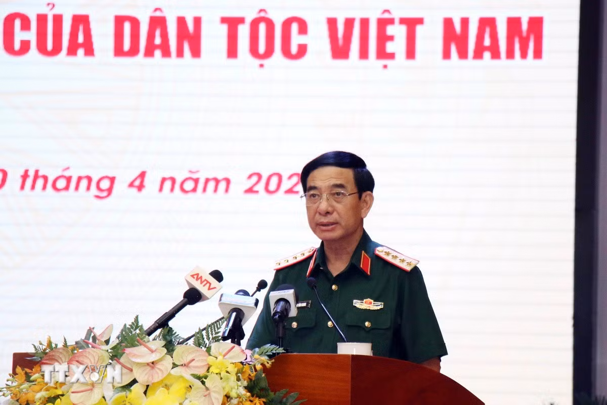 越南国防部长潘文江大将在研讨会上发表讲话。（图片来源：越通社）