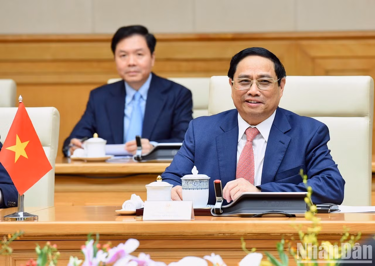 范明正总理在会谈中发表讲话。
