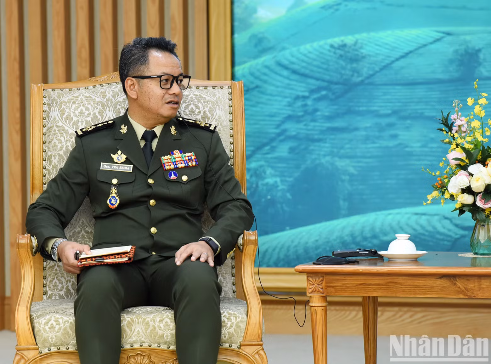 柬埔寨副首相兼国防大臣迪西哈大将发表讲话。