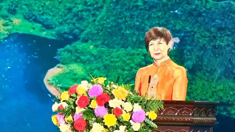 联合国教科文组织第42届大会主席西蒙娜-米雷拉·米库列斯库在活动上发言。 联合国教科文组织第42届大会主席西蒙娜-米雷拉·米库列斯库在活动上发言。