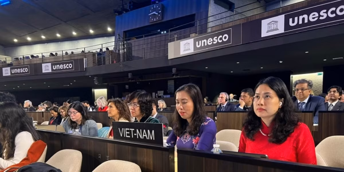 越南代表团参加联合国教科文组织执行理事会会议。 (图片来源:外交部) 越南代表团参加联合国教科文组织执行理事会会议。 (图片来源:外交部)