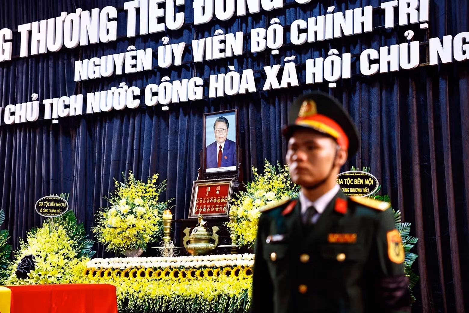 陈德良同志的灵柩停放在河内市陈圣宗街五号国家殡仪馆。（图片来源：越通社）