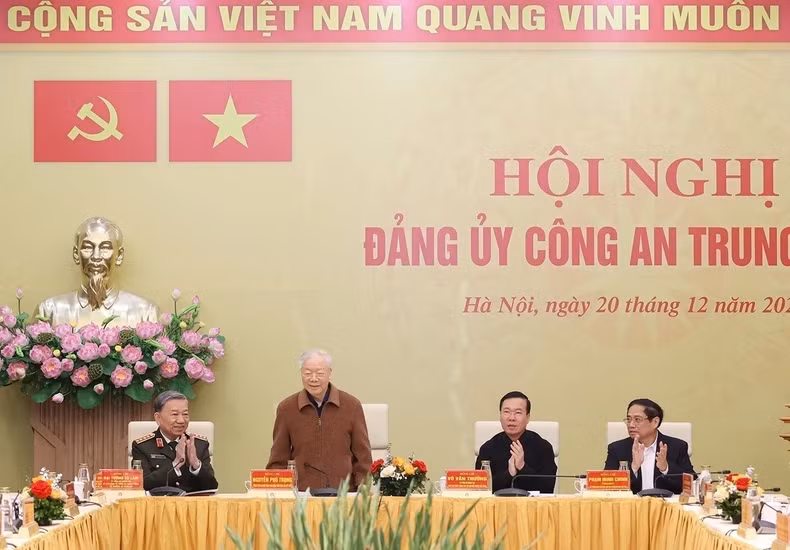 越共中央总书记阮富仲出席2023年中央公安党委会议。