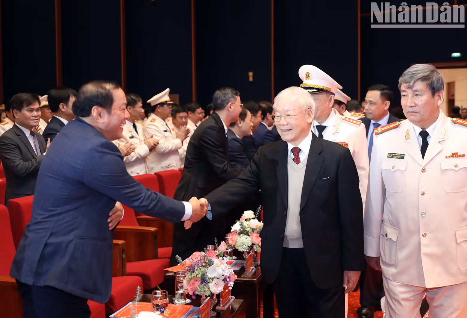 阮富仲总书记和与会代表。 阮富仲总书记和与会代表。