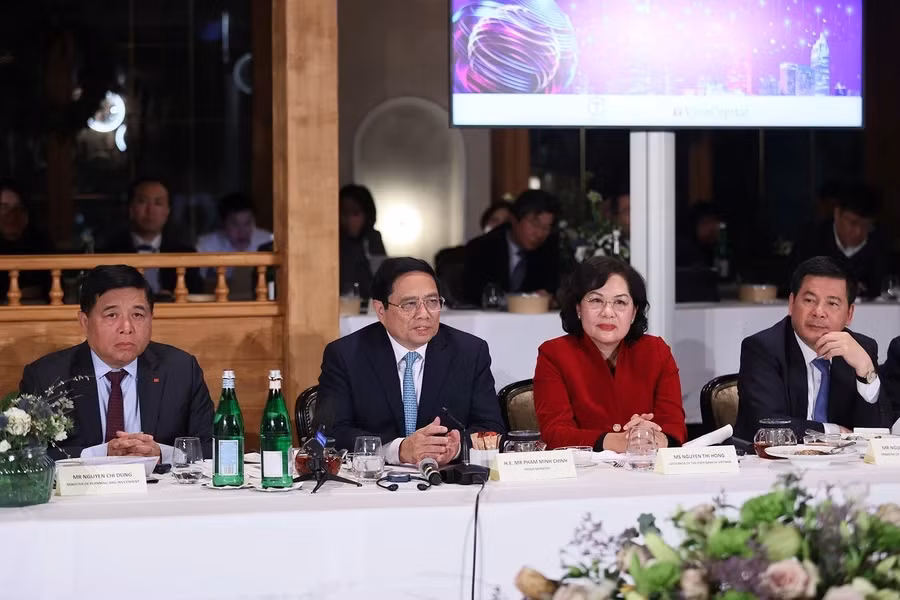 范明正总理发表讲话。