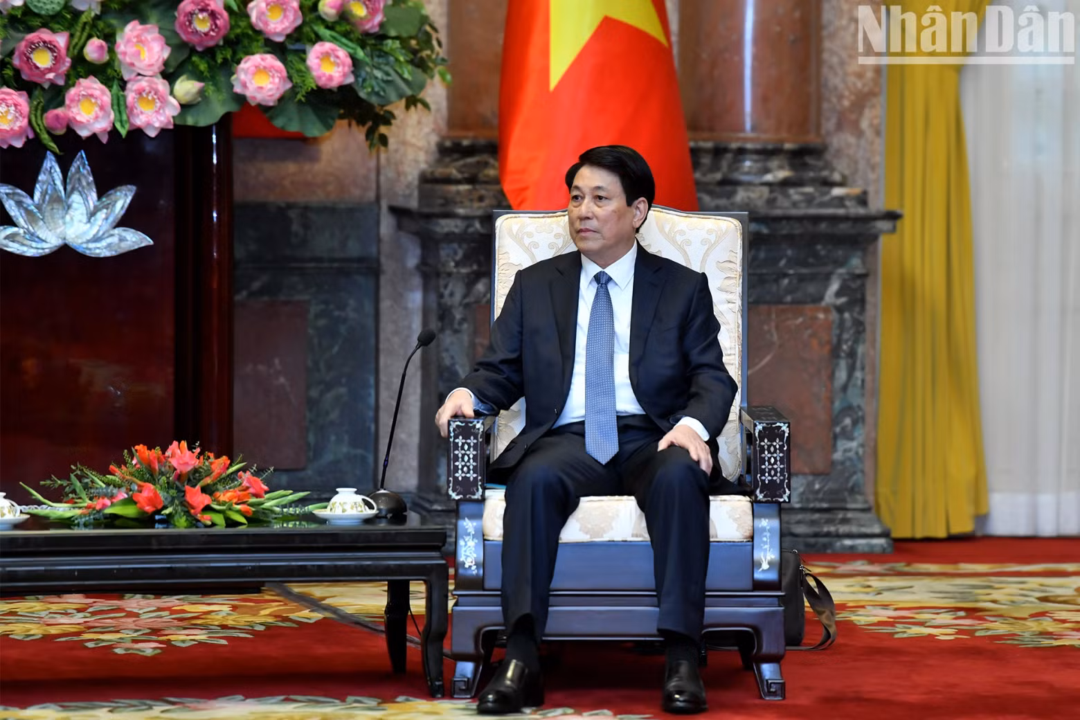 越南国家主席梁强发表讲话。